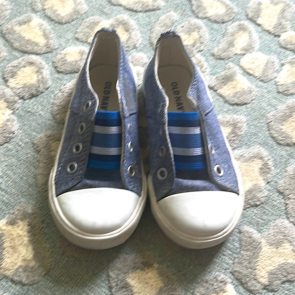 Old Navy size 8 blue chambray slip on shoes